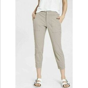 Athleta Trekkie Crop Pants (Size 8P)